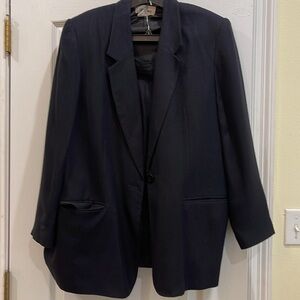 Vintage Two piece suit size 18, jacket has functional pockets, buttons in front